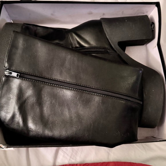 Lamoda LMF856 High Knee Black PU Leather Boot, descent condition - Picture 8 of 14